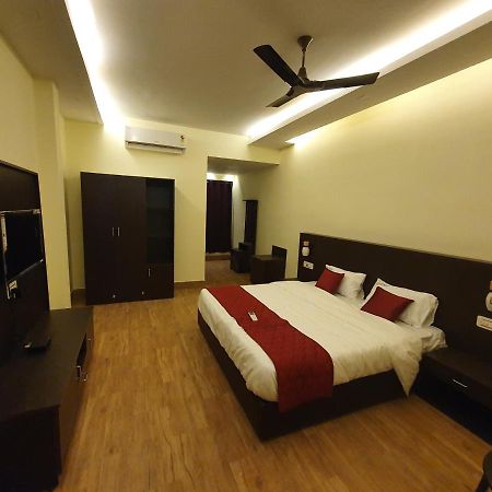 Hotel Sri Lakshmi Palace A/C Suluru Exteriér fotografie