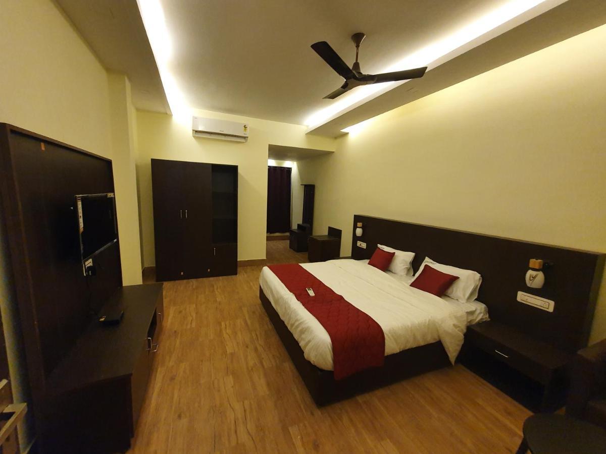 Hotel Sri Lakshmi Palace A/C Suluru Exteriér fotografie
