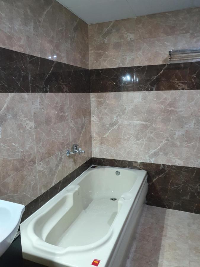 Hotel Sri Lakshmi Palace A/C Suluru Pokoj fotografie